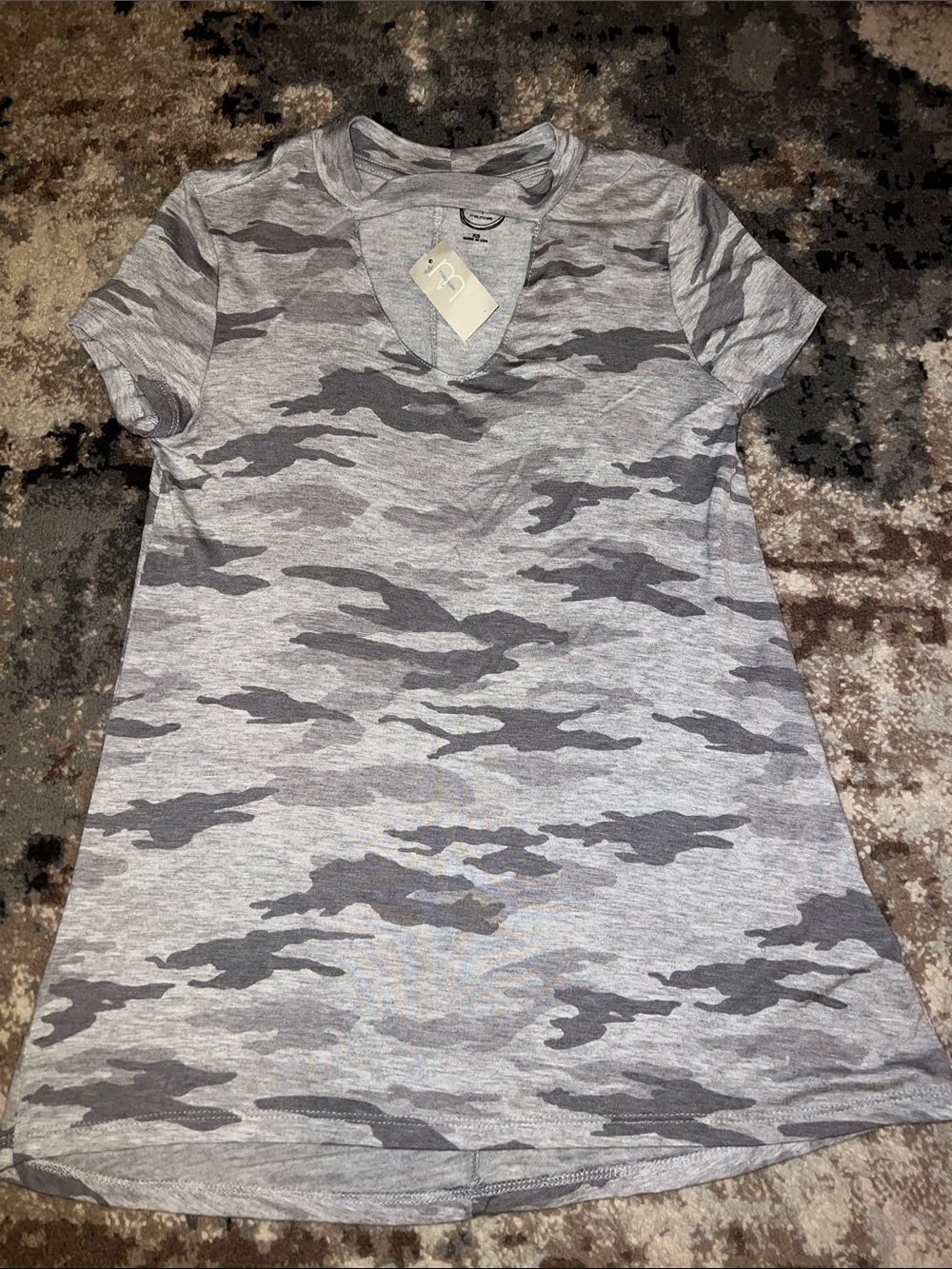 Maurices Gray Camo V-Neck Short Sleeve Tee